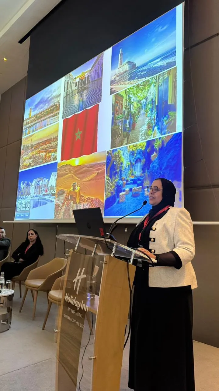 Dr Sonia Abahou intervenant à la tribune d’un congrès médical