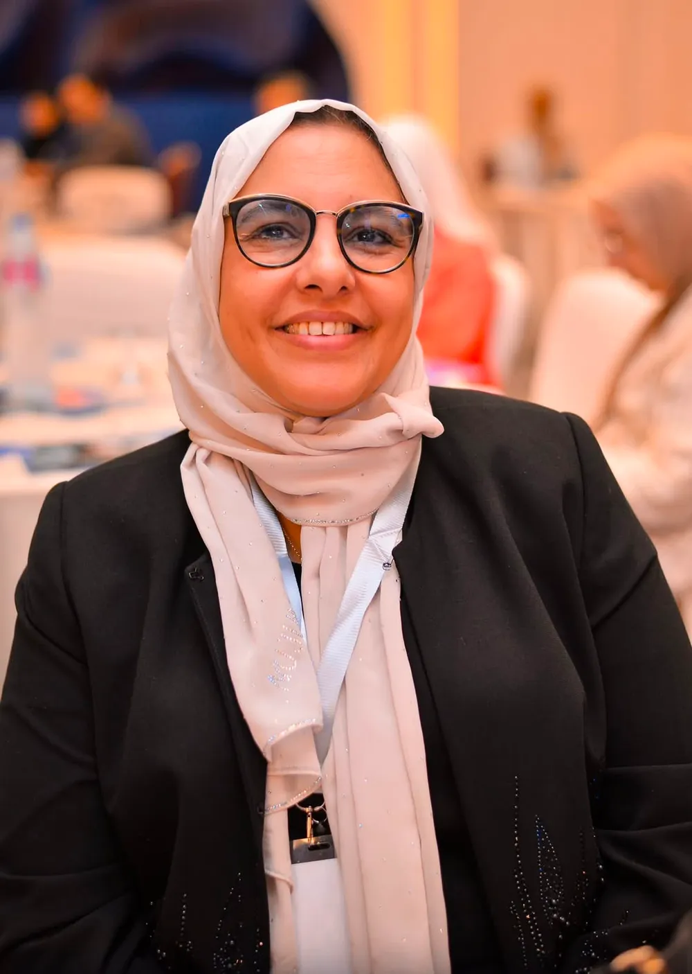 Portrait du Dr Sonia Abahou lors d’un congrès médical